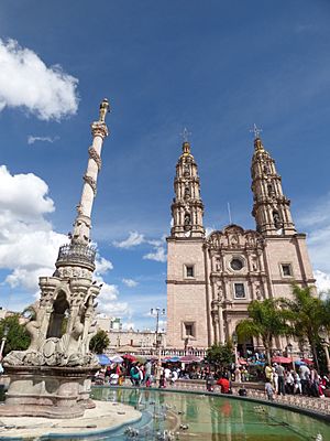 Fachada de la Catedral Basílica de Nuestra Señora de San Juan de los Lagos 04