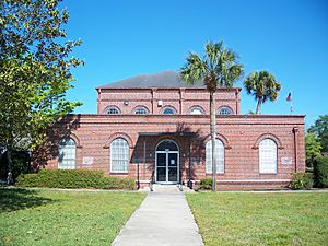 Gilchrist County Courthouse