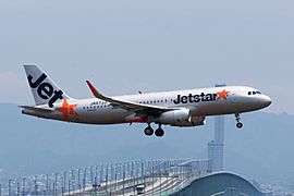 Jetstar Japan, A320-200, JA07JJ (18177638790)