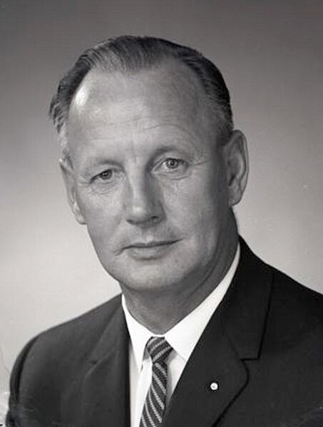 MLA Robert Strachan