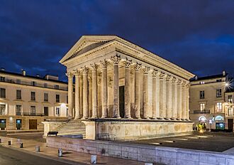 Maison Carree in Nimes (16).jpg