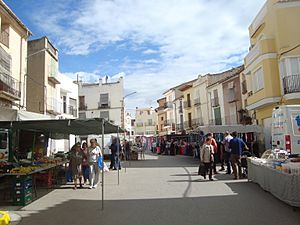 Mercado urbano de los domingos (Benlloch, Castellón)