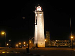 Noordwijk aan Zee - Vuurtoren bij nacht zijkant