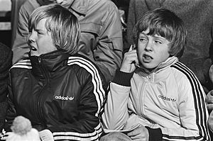 Prinsen Willem Alexander en Johan Friso op de tribune bij de WK Sprint