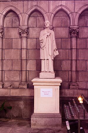 Statue de saint Louis-Marie Grignion de Montfort, Basilique Notre Dame de Bonne Nouvelle, Rennes, France