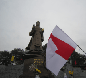 Statue of Queen Mother Ỷ Lan, 2013.png