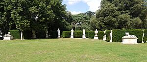 Statues in Chiswick House grounds 321