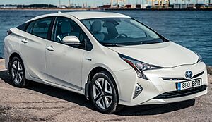 2016 Toyota Prius (ZVW50L) Hybrid liftback (2016-04-02) 01