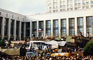 August 1991 coup - awaiting the counterattack outside the White House Moscow - panoramio