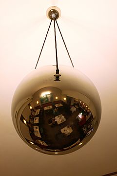Cafe Museum Metallkugel-Lampe