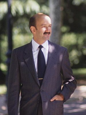 Felipe González pasea con presidente de México. Pool Moncloa. 15 de julio de 1989 (cropped).jpeg