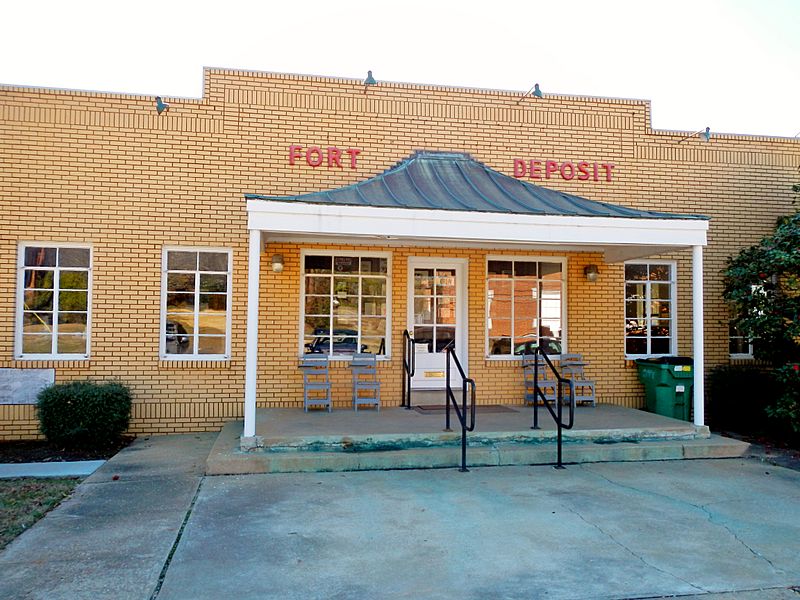 Image Fort Deposit, Alabama City Hall
