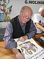 G. Wolinski dédicaçant à la fête de l'Huma 2007-02