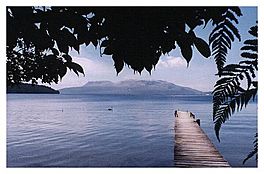 Lake Tarawera.jpg