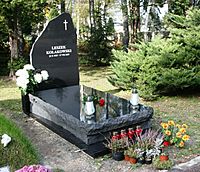 Leszek Kolakowski grave 2