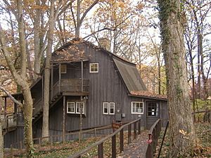 Little Loomhouse Esta Cabin