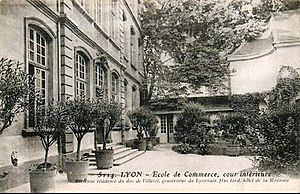 Lyon - École de Commerce - Cour intérieure