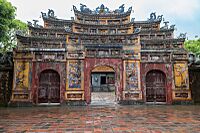 Old town of Hue, Vietnam (39543480171)