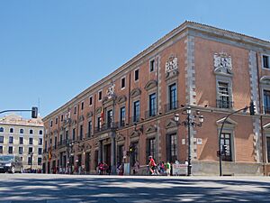 Palacio de los Consejos - 02