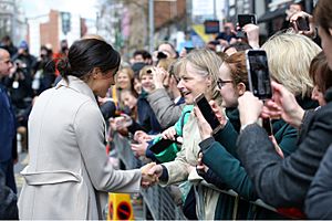 Prince Harry and Ms. Markle visit Belfast’s Crown Liquor Saloon (40263263684)