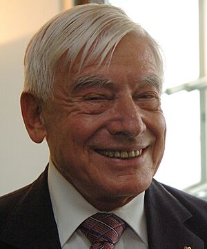 Visit of Christian Schwarz-Schilling to the EC (cropped)