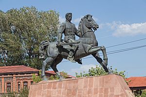 2014 Prowincja Szirak, Giumri, Pomnik generała Andranika Ozaniana (01)