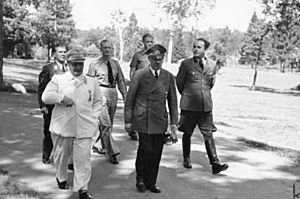 Bundesarchiv Bild 146-1977-149-13, Hermann Göring, Adolf Hitler, Albert Speer