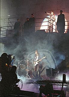 Bundesarchiv Bild 183-1990-0722-401, Berlin, Aufführung der Rockoper "The Wall"