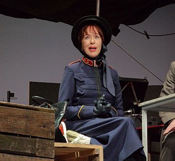 Jutta Lampe als Mrs. Baines.jpg