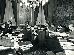 Leopoldo Calvo Sotelo preside el Consejo de Ministros en el Congreso de los Diputados. Pool Moncloa. 27 de noviembre de 1981.jpeg
