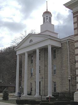 Lewis County courthouse in Vanceburg