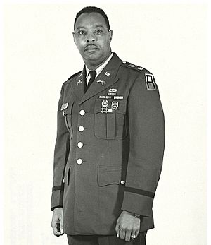 Official U.S. Army portrait of Earl Woods.jpg