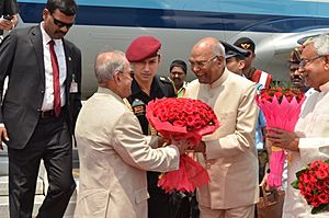 Ram Nath Kovind welcoming Pranab Mukherjee at Patna