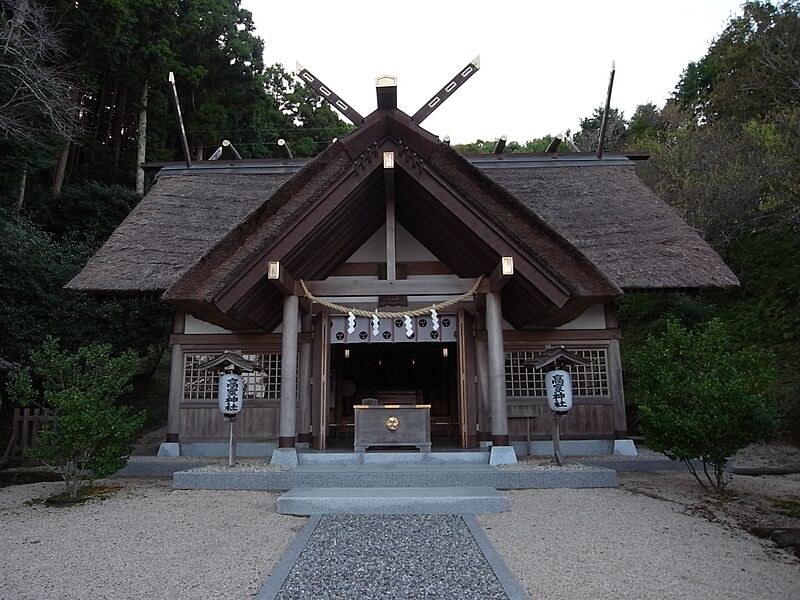 Takabe jinja haiden