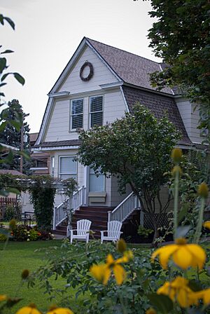 757 Lawrence - Meikle House