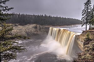 Alexandra Falls Hay River.jpg