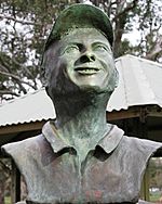 Bust of Steve Waugh.jpg