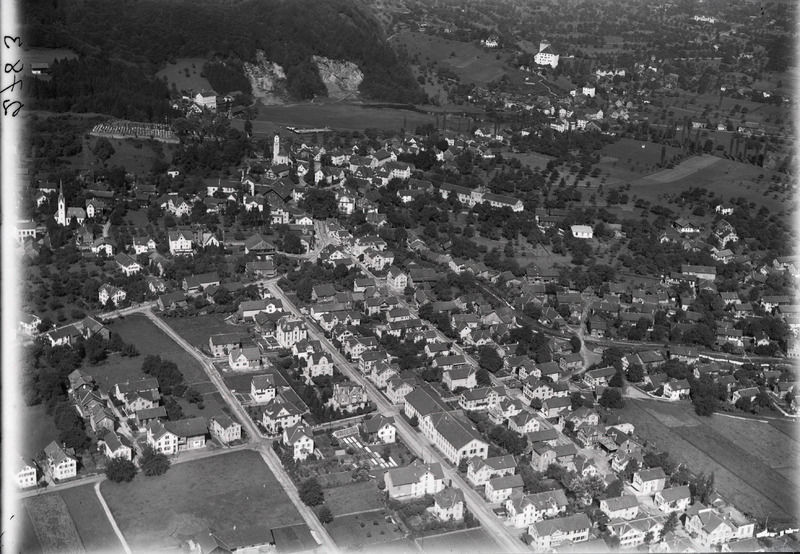 ETH-BIB-Buchs, Schloss Werdenberg aus 300 m-Inlandflüge-LBS MH01-002783