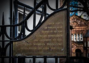 Linnaues shul gate