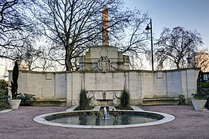 Lord Cheylesmore memorial, Victoria Embankment Gardens.jpg
