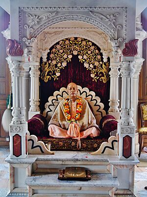 Luçay-le-Male Temple New Mayapur à Château d'Oublaise Innen Salle a Prière Srila Prabhupada 2