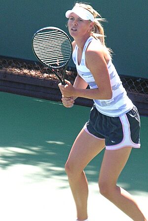 Maria Sharapova practicing at Bank of the West Classic 2010-07-25 3