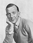 Noel-Coward-in-jumper 1925