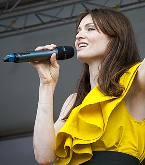 Sophie Ellis-Bextor at Leeds Pride (9440318993) (cropped).jpg