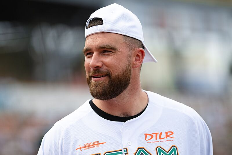 Travis Kelce (53790185007)