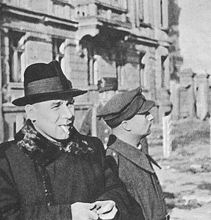Władysław Gomułka w Warszawie w 1945 roku