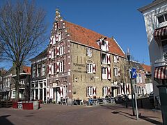 2010-04-17 10.46 Harlingen, monumentaal bedrijfspand1