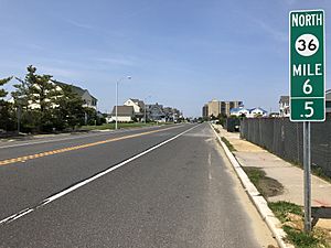 2018-05-25 14 07 53 View north along New Jersey State Route 36 (Ocean Avenue) just south of Vista Court in Monmouth Beach, Monmouth County, New Jersey