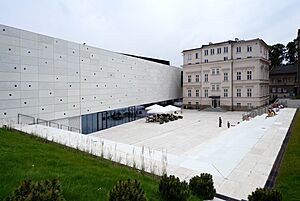 Bielsko-Biała, Studio Filmów Rysunkowych - Centrum Bajki i Animacji OKO, plac zewnętrzny i willa Rotha