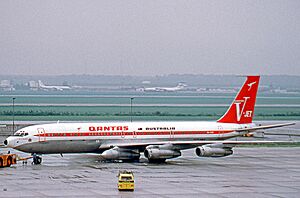 Boeing 707-338C VH-EBR Qantas FRA 01.07.72 edited-2